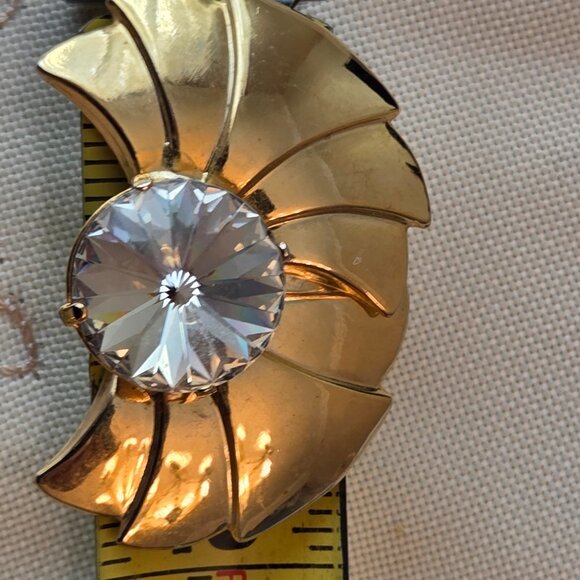 Vintage Unsigned Carolee Clip-on Earrings - Picture 4 of 4